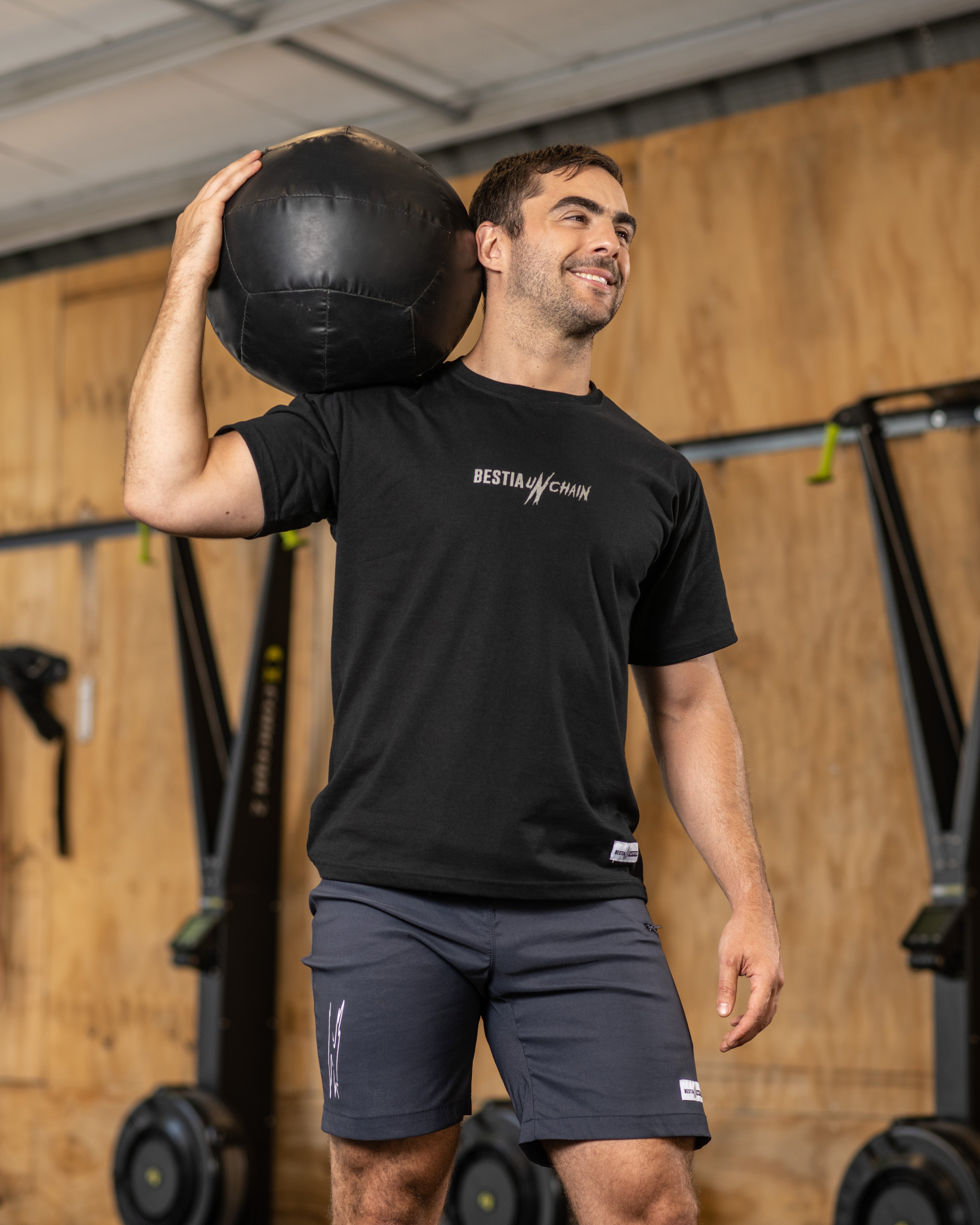 Polera Deportiva Hombre Negra - Bestia Outfitters