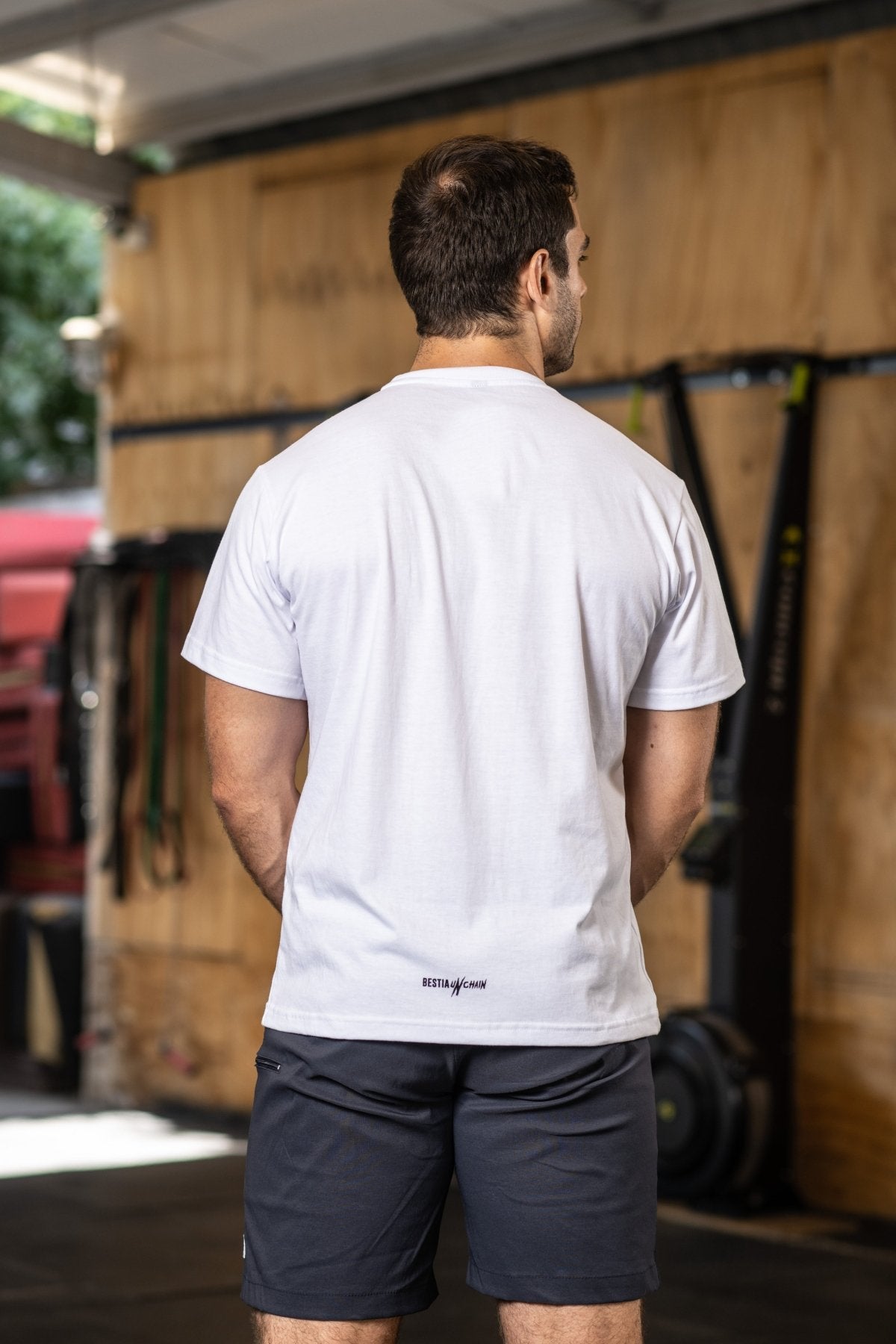 Polera Deportiva Hombre Blanca I Want You - Bestia Outfitters