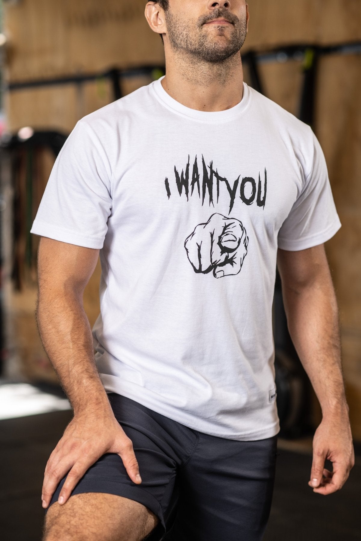 Polera Deportiva Hombre Blanca I Want You - Bestia Outfitters