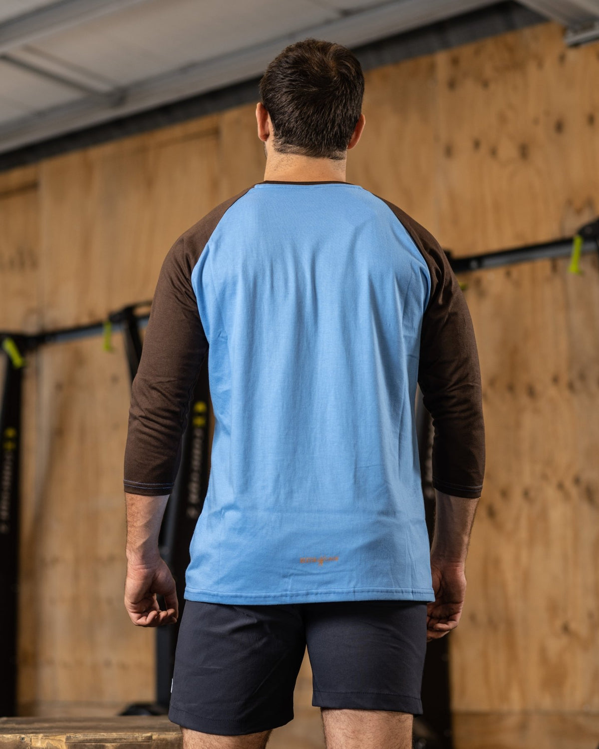 Polera Deportiva Hombre Manga 3/4 Celeste - Bestia Outfitters