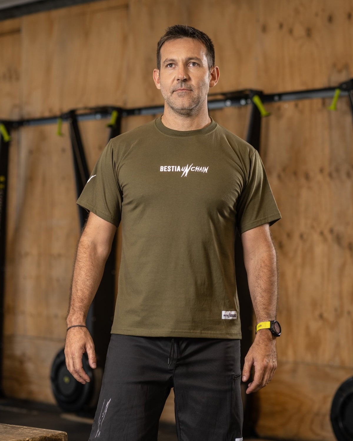 Polera Deportiva Hombre Verde Olivo - Bestia Outfitters