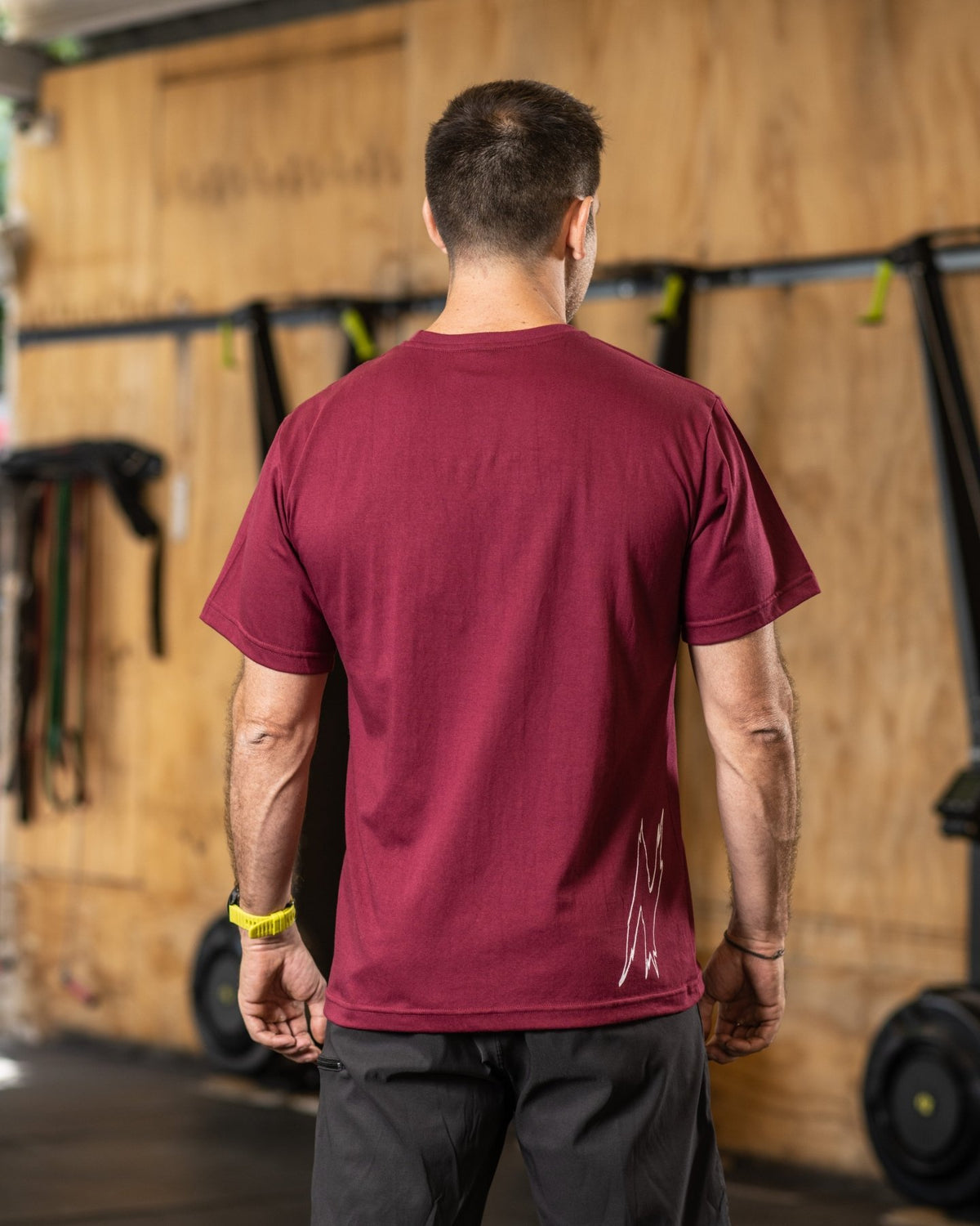 Polera Deportiva Hombre Vino - Bestia Outfitters